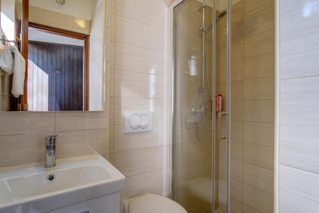 Oaza Apartment มาลีโลชินจ์ ภายนอก รูปภาพ