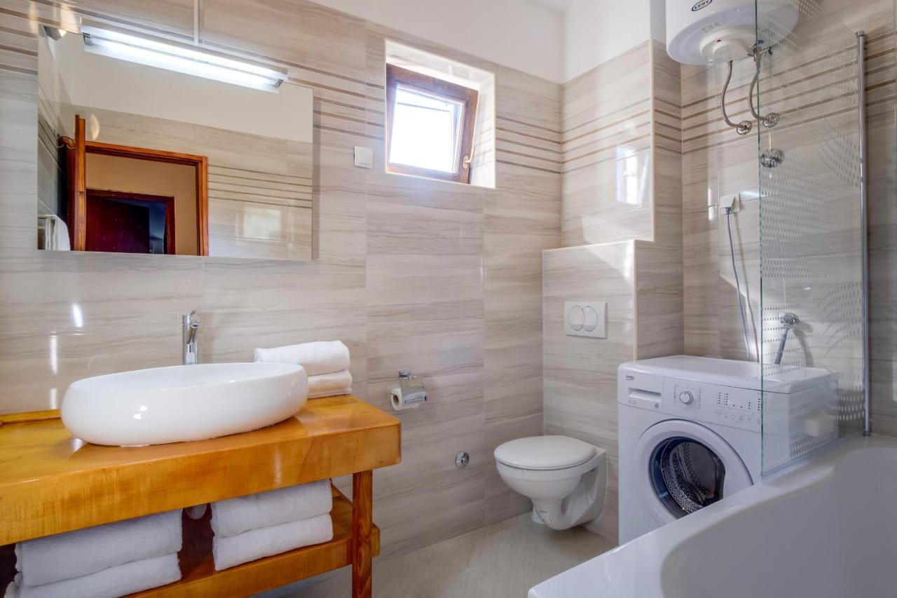 Oaza Apartment มาลีโลชินจ์ ภายนอก รูปภาพ